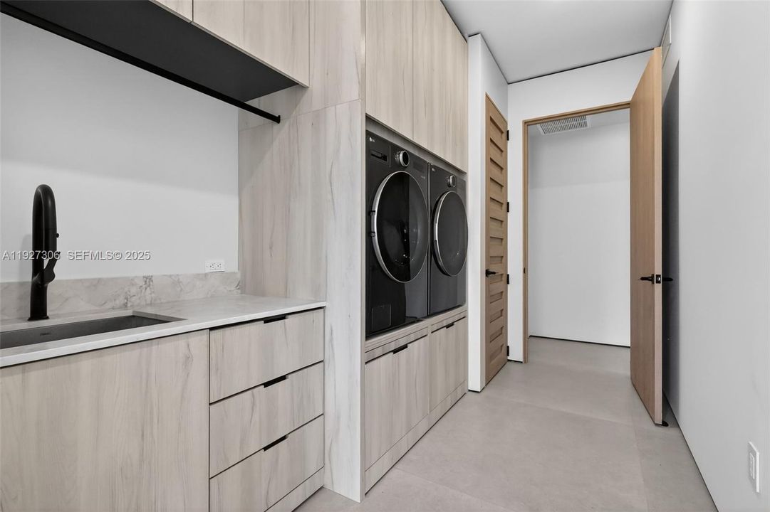 For Sale: $4,600,000 (4 beds, 6 baths, 992 Square Feet)