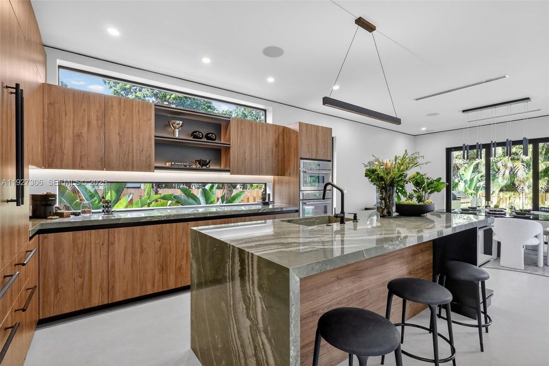 For Sale: $4,600,000 (4 beds, 6 baths, 992 Square Feet)