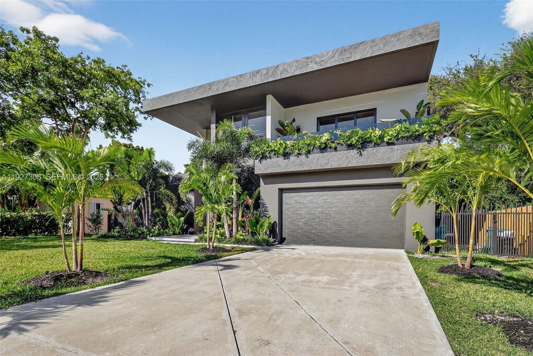 For Sale: $4,600,000 (4 beds, 6 baths, 992 Square Feet)