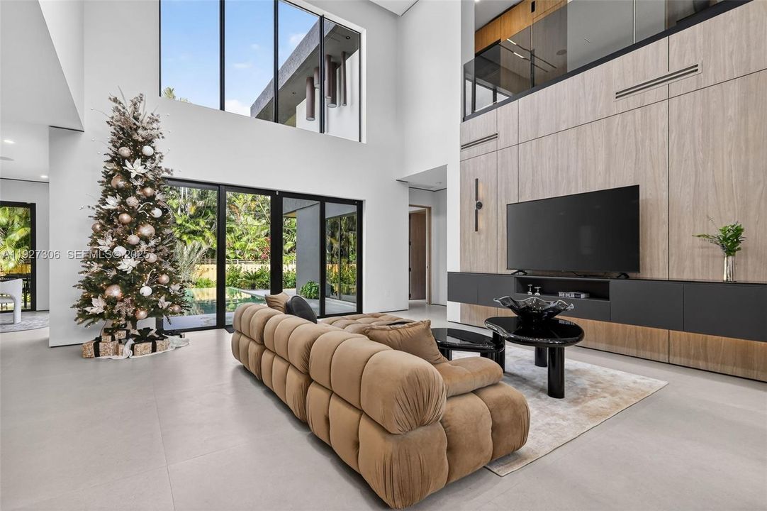 For Sale: $4,600,000 (4 beds, 6 baths, 992 Square Feet)