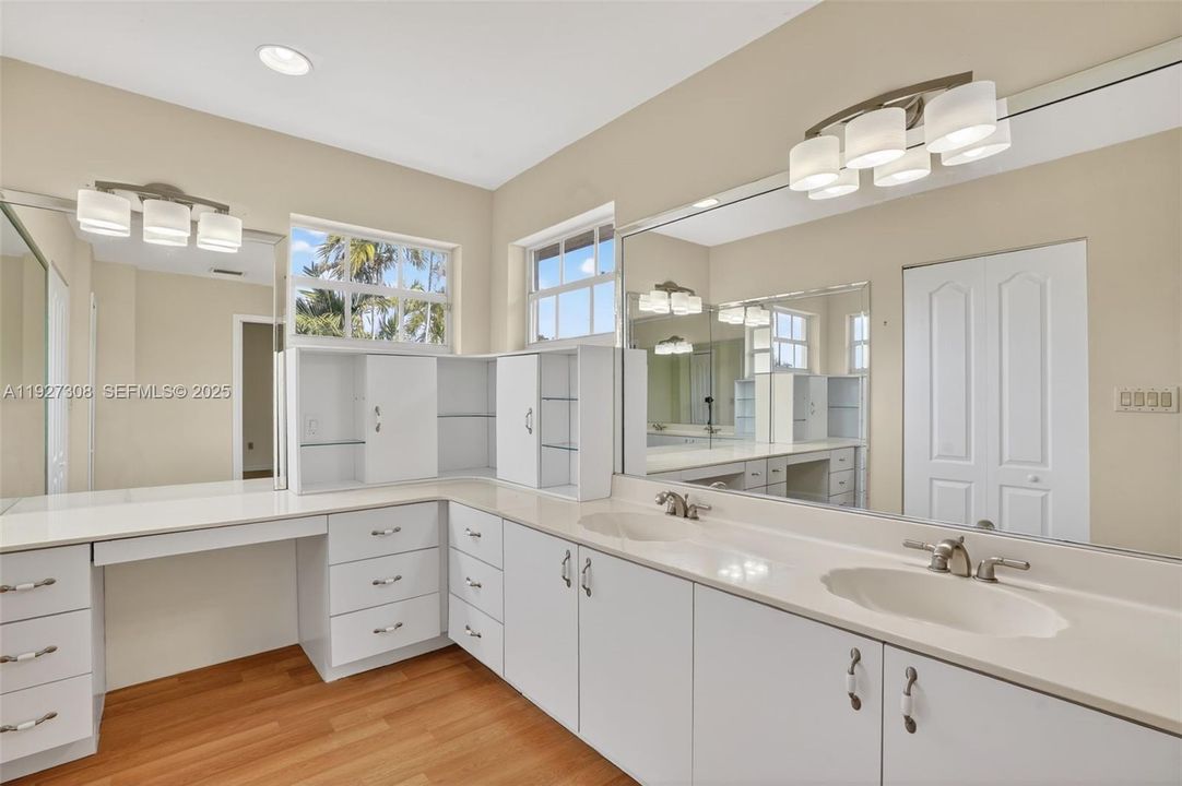 For Sale: $849,000 (4 beds, 4 baths, 2767 Square Feet)