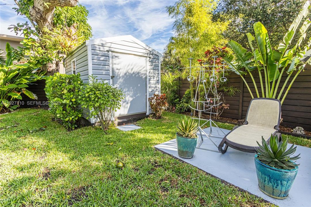 For Sale: $879,000 (3 beds, 2 baths, 1461 Square Feet)