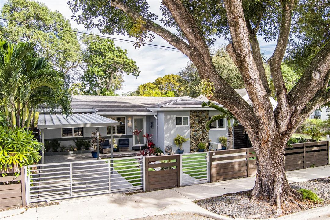 For Sale: $879,000 (3 beds, 2 baths, 1461 Square Feet)