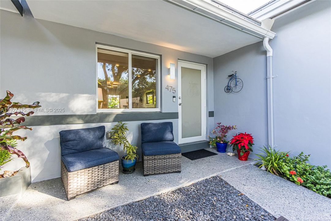 For Sale: $879,000 (3 beds, 2 baths, 1461 Square Feet)