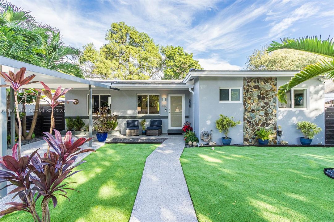 For Sale: $879,000 (3 beds, 2 baths, 1461 Square Feet)