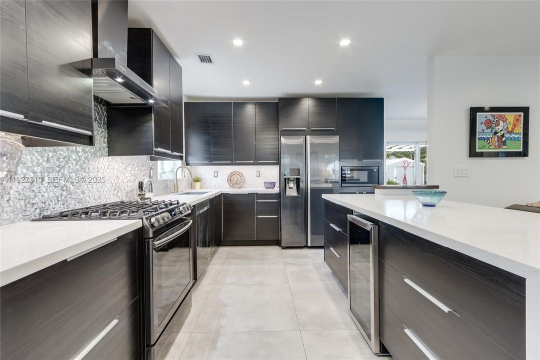 For Sale: $879,000 (3 beds, 2 baths, 1461 Square Feet)