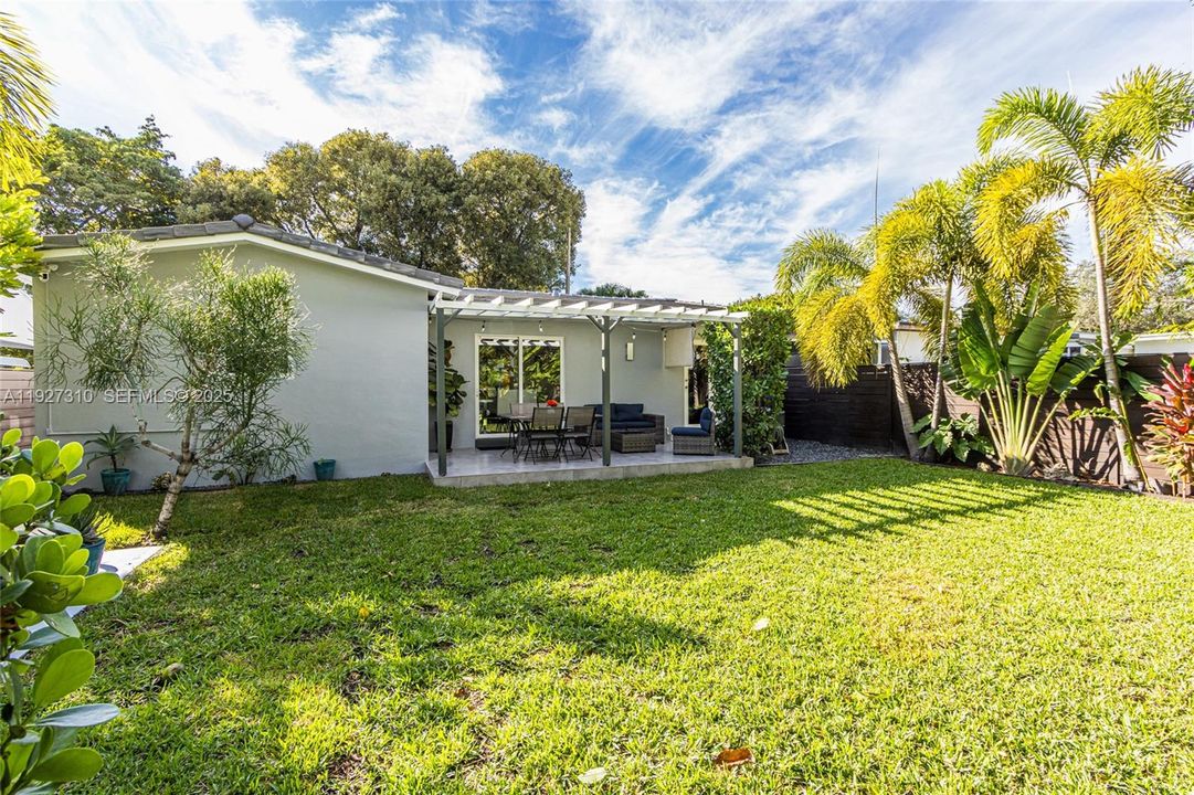 For Sale: $879,000 (3 beds, 2 baths, 1461 Square Feet)