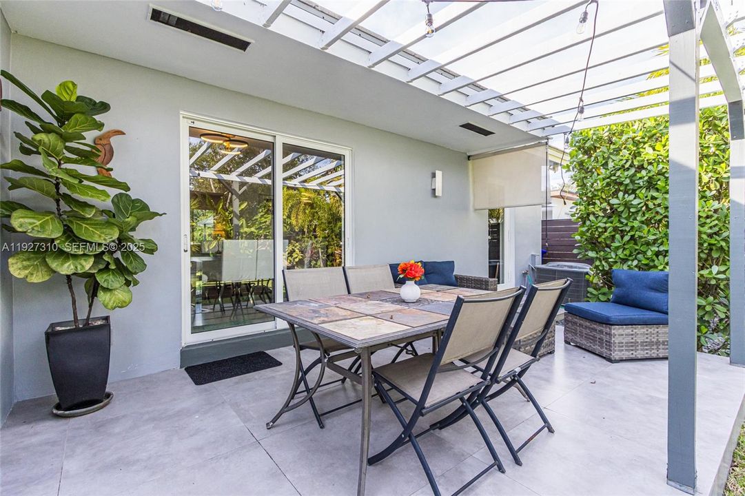 For Sale: $879,000 (3 beds, 2 baths, 1461 Square Feet)