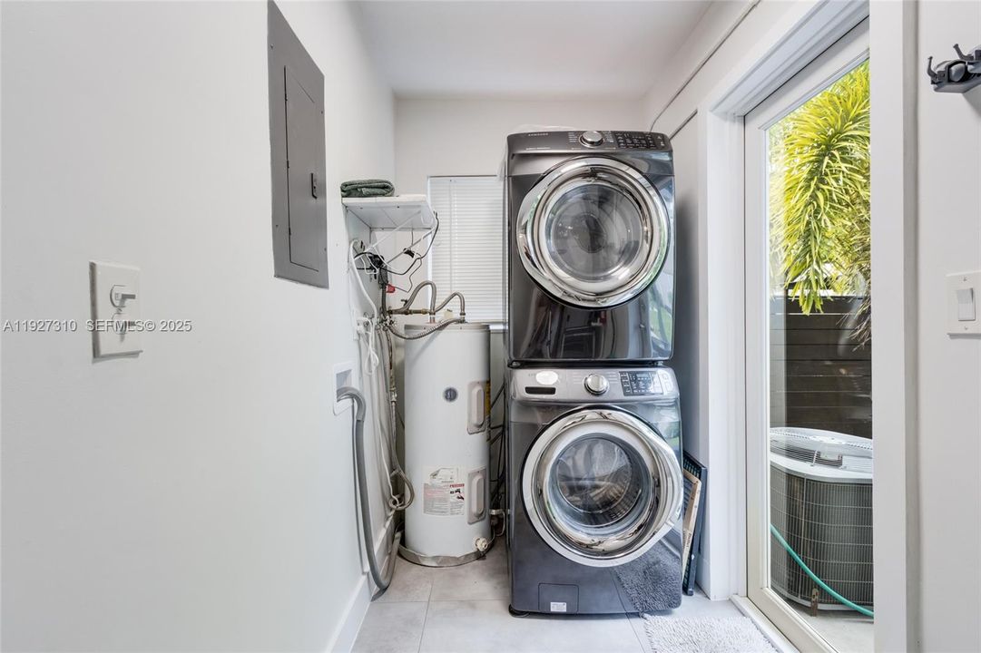 For Sale: $879,000 (3 beds, 2 baths, 1461 Square Feet)