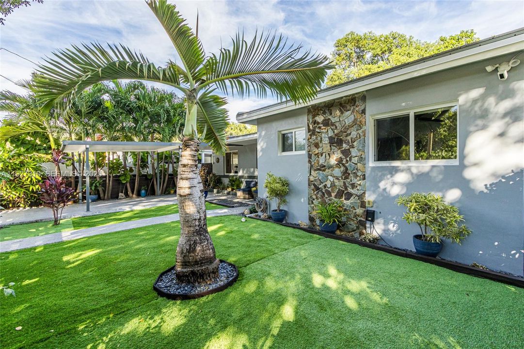 For Sale: $879,000 (3 beds, 2 baths, 1461 Square Feet)