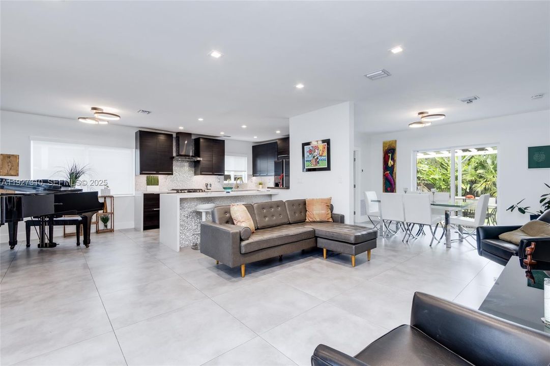 For Sale: $879,000 (3 beds, 2 baths, 1461 Square Feet)