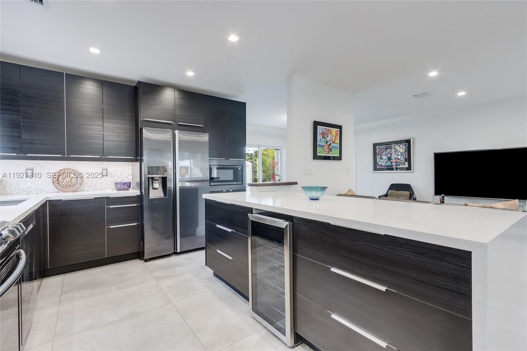 For Sale: $879,000 (3 beds, 2 baths, 1461 Square Feet)