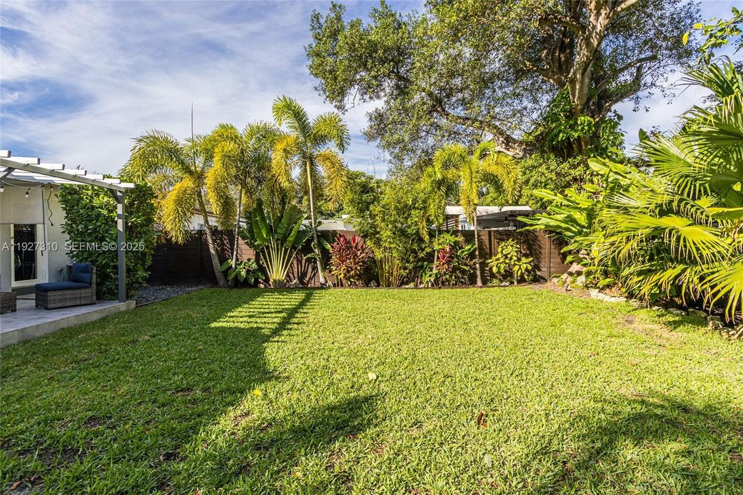 For Sale: $879,000 (3 beds, 2 baths, 1461 Square Feet)