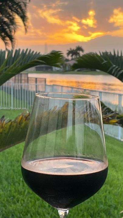 出租: $11,500 (5 贝兹, 3 浴室, 3440 平方英尺)