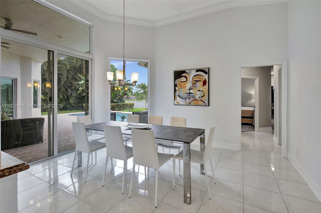 出租: $11,500 (5 贝兹, 3 浴室, 3440 平方英尺)