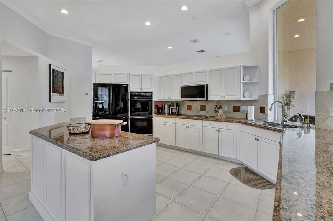 出租: $11,500 (5 贝兹, 3 浴室, 3440 平方英尺)