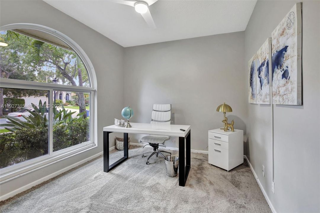 出租: $11,500 (5 贝兹, 3 浴室, 3440 平方英尺)