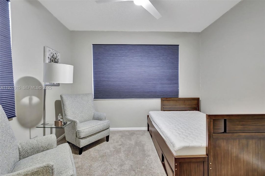 出租: $11,500 (5 贝兹, 3 浴室, 3440 平方英尺)