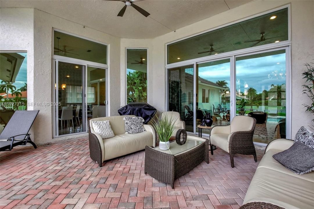 出租: $11,500 (5 贝兹, 3 浴室, 3440 平方英尺)