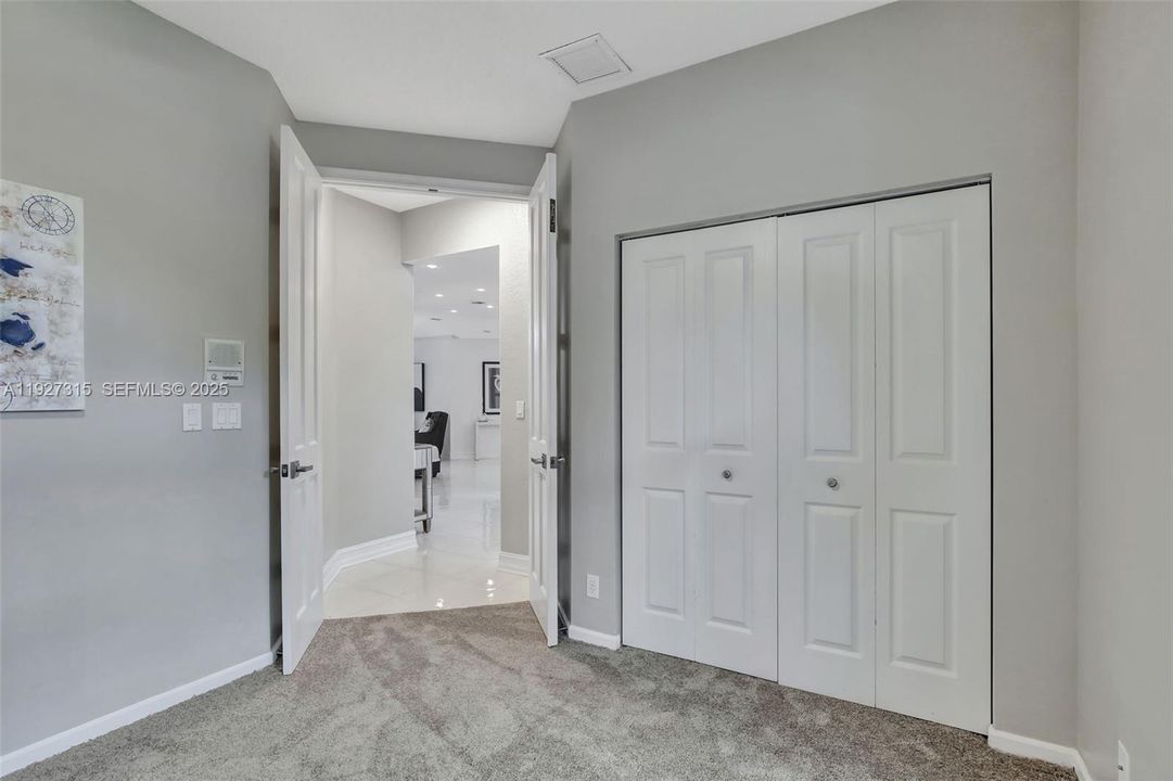 出租: $11,500 (5 贝兹, 3 浴室, 3440 平方英尺)