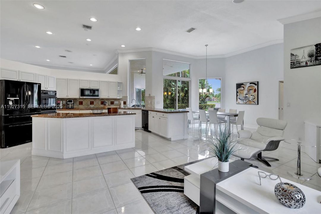 出租: $11,500 (5 贝兹, 3 浴室, 3440 平方英尺)