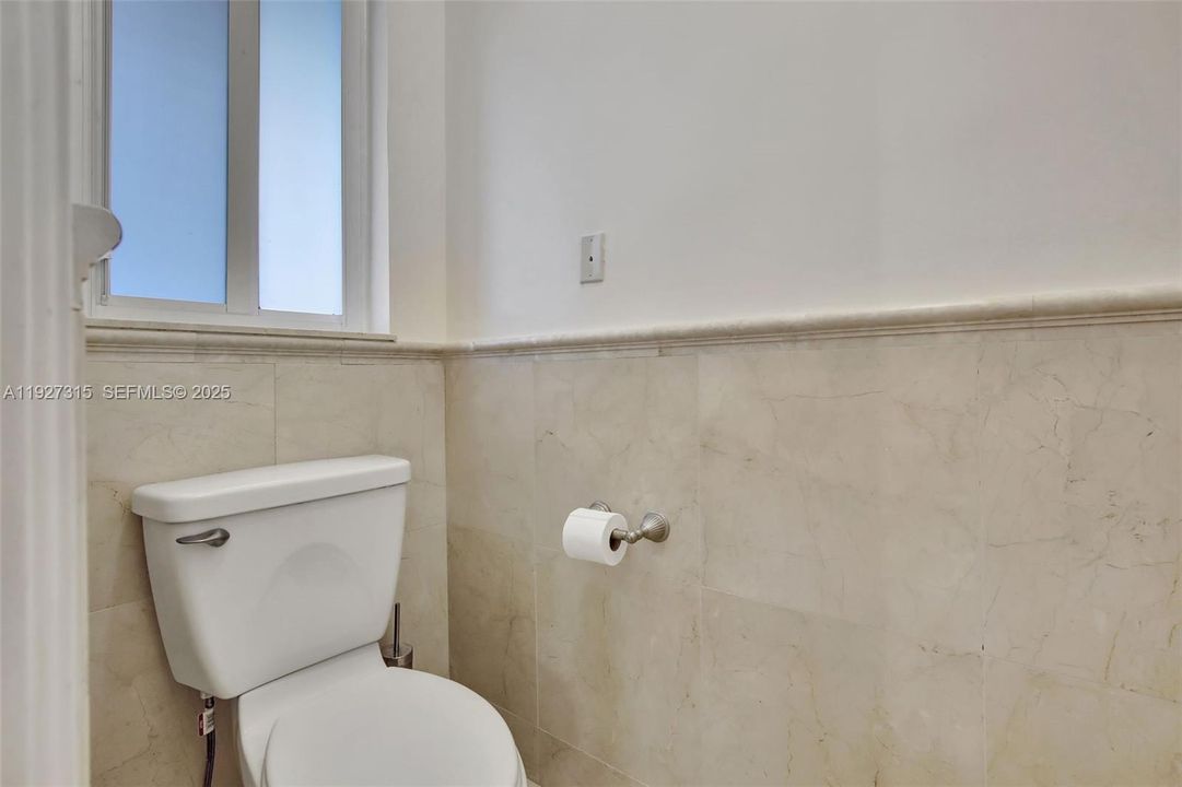 出租: $11,500 (5 贝兹, 3 浴室, 3440 平方英尺)