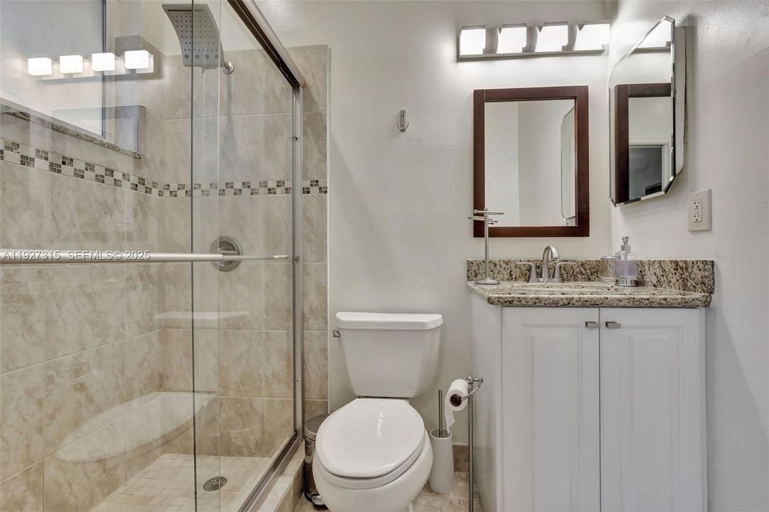 出租: $11,500 (5 贝兹, 3 浴室, 3440 平方英尺)