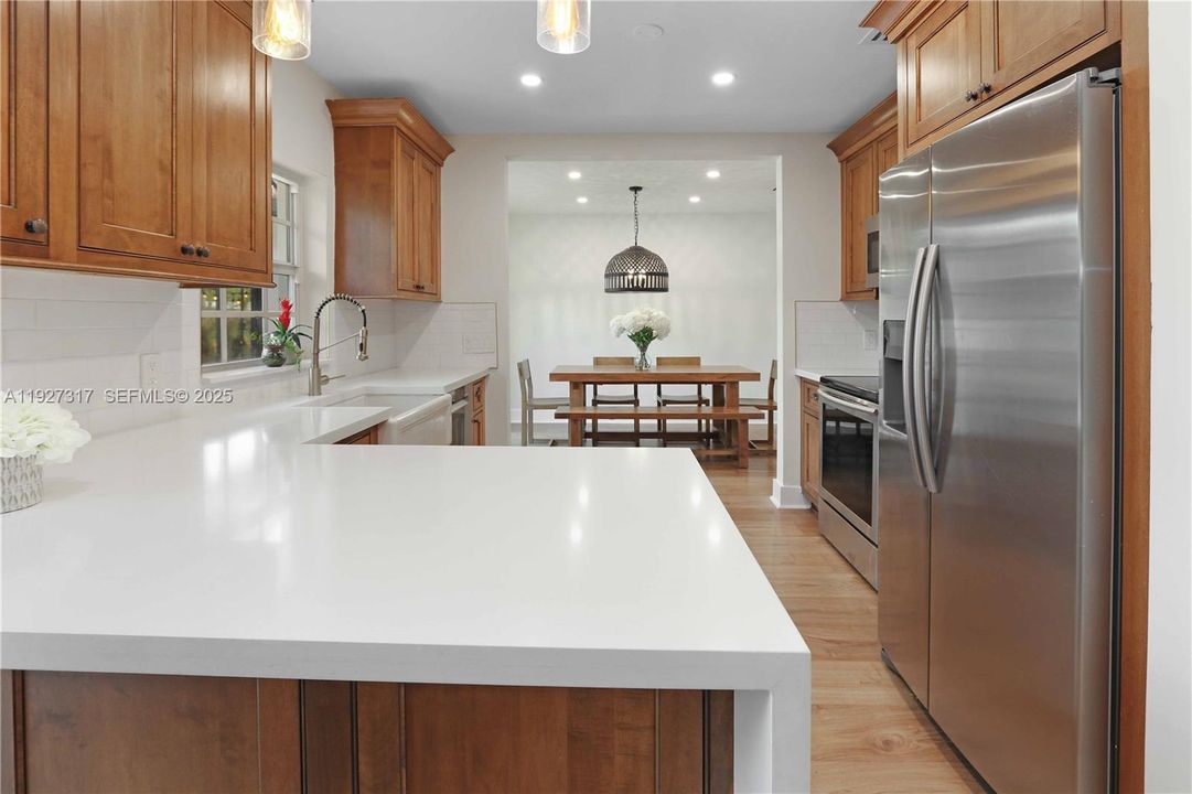 В аренду: $6,500 (2 спален, 2 ванн, 1464 Квадратных фут)