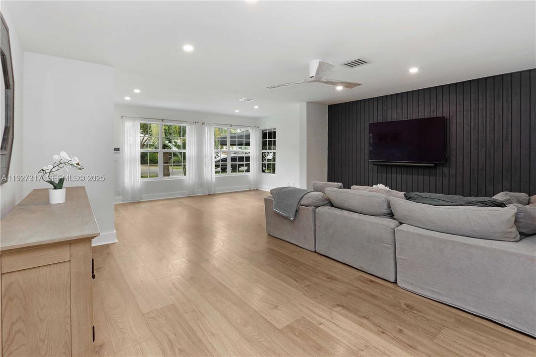 В аренду: $6,500 (2 спален, 2 ванн, 1464 Квадратных фут)