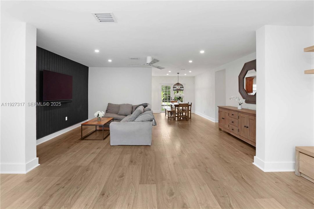 В аренду: $6,500 (2 спален, 2 ванн, 1464 Квадратных фут)