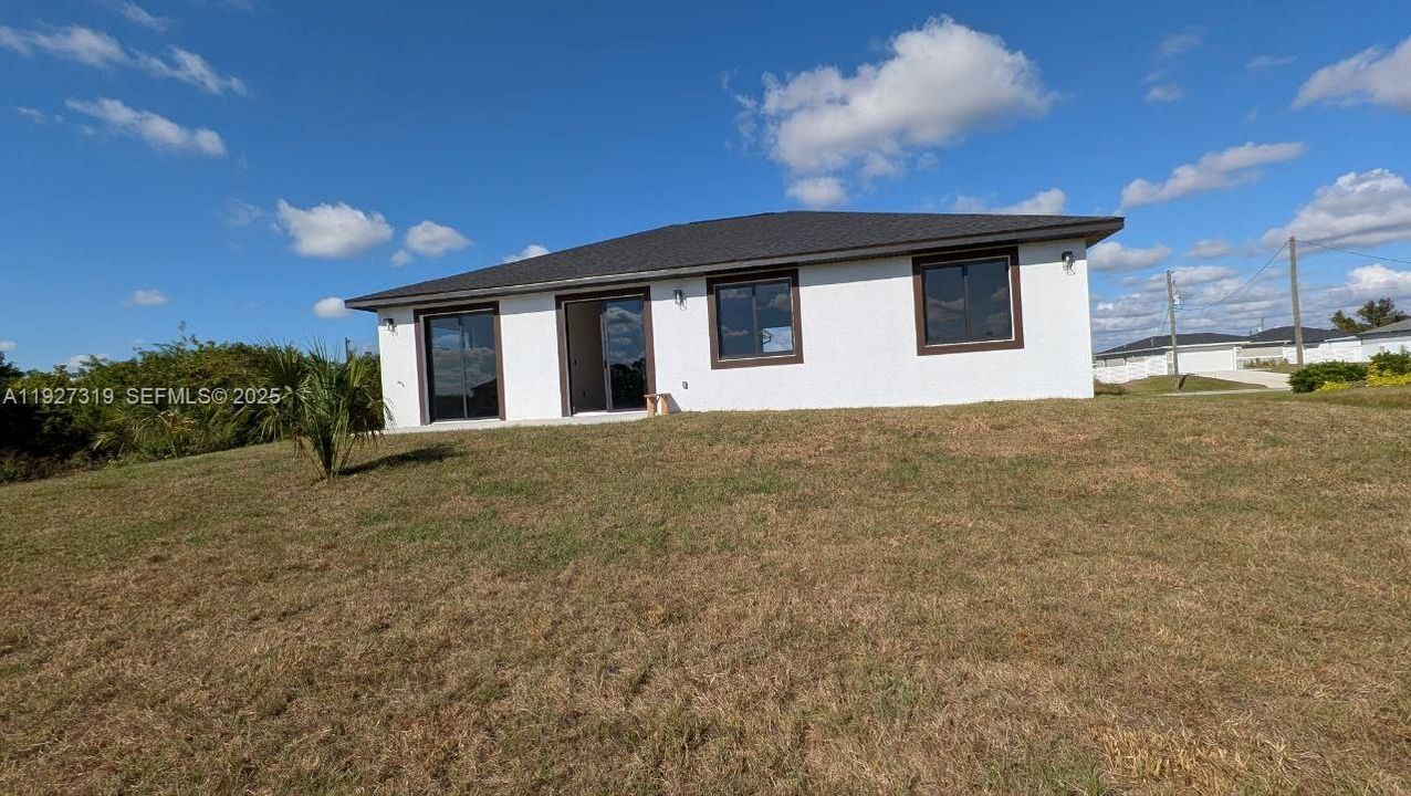 For Rent: $2,500 (3 beds, 2 baths, 1491 Square Feet)