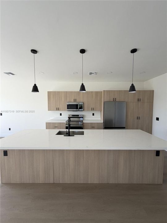 For Rent: $2,500 (3 beds, 2 baths, 1491 Square Feet)