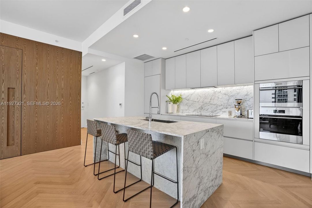 For Sale: $2,850,000 (2 beds, 2 baths, 1245 Square Feet)