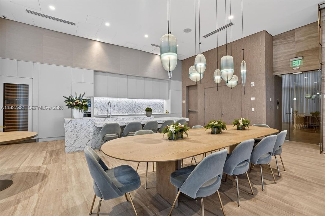 For Sale: $2,850,000 (2 beds, 2 baths, 1245 Square Feet)