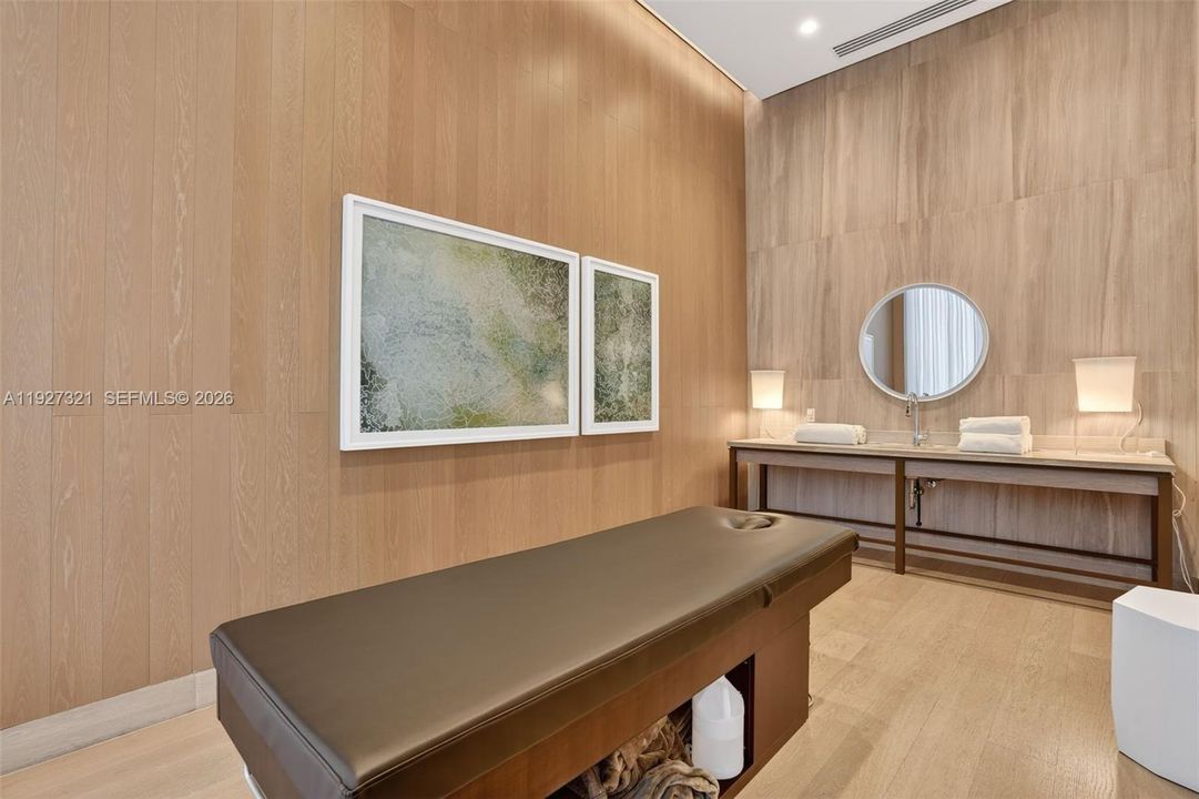 For Sale: $2,850,000 (2 beds, 2 baths, 1245 Square Feet)