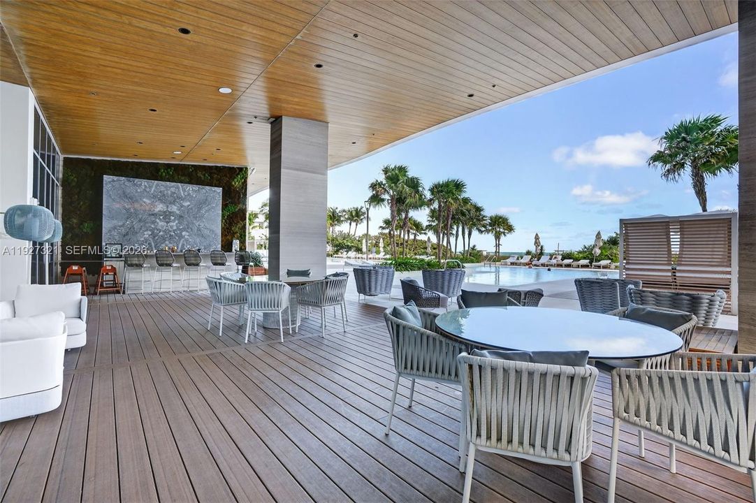 For Sale: $2,850,000 (2 beds, 2 baths, 1245 Square Feet)