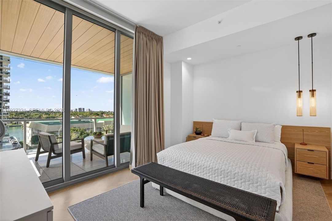 For Sale: $2,850,000 (2 beds, 2 baths, 1245 Square Feet)