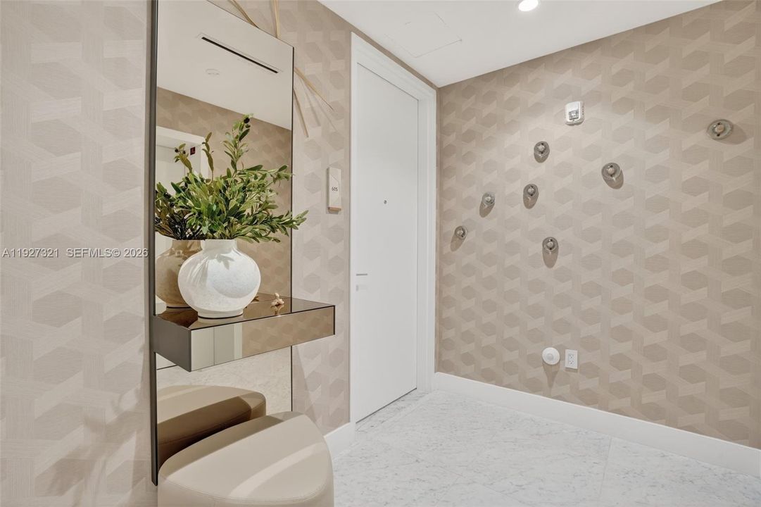 For Sale: $2,850,000 (2 beds, 2 baths, 1245 Square Feet)