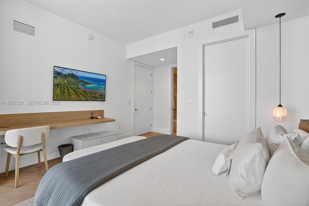 For Sale: $2,850,000 (2 beds, 2 baths, 1245 Square Feet)