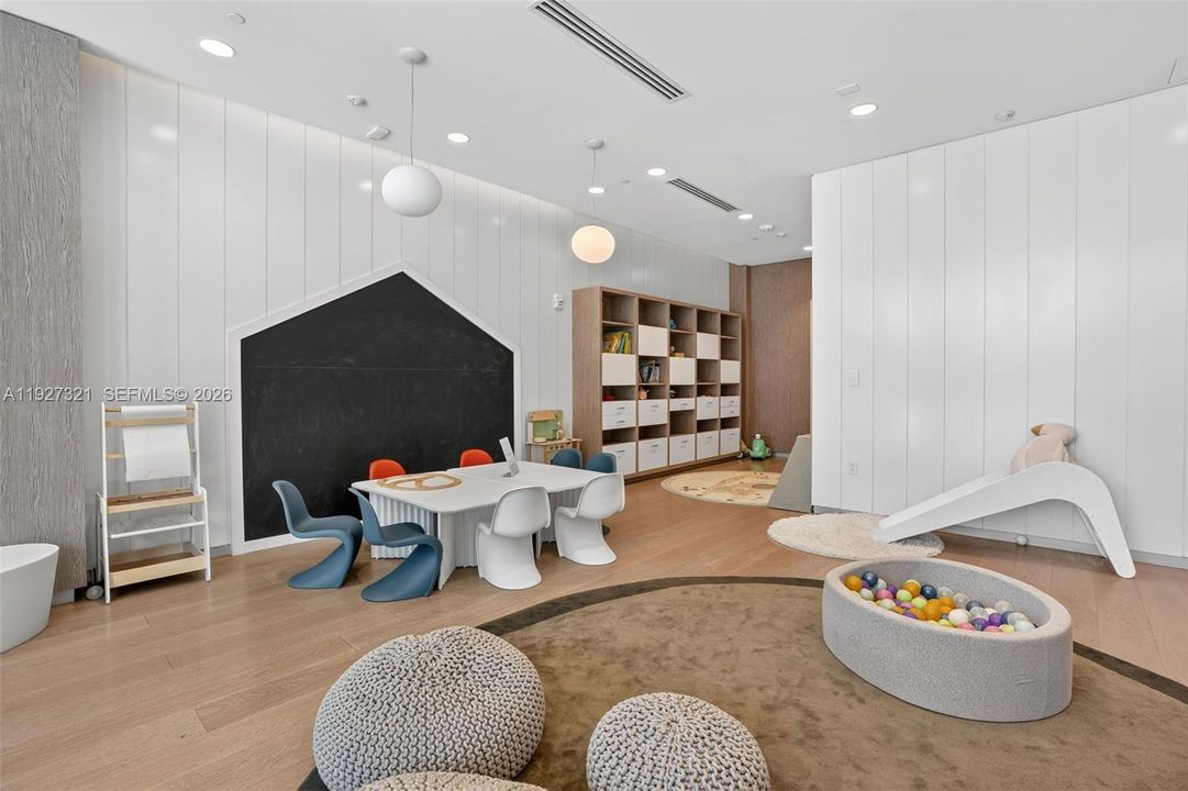 For Sale: $2,850,000 (2 beds, 2 baths, 1245 Square Feet)