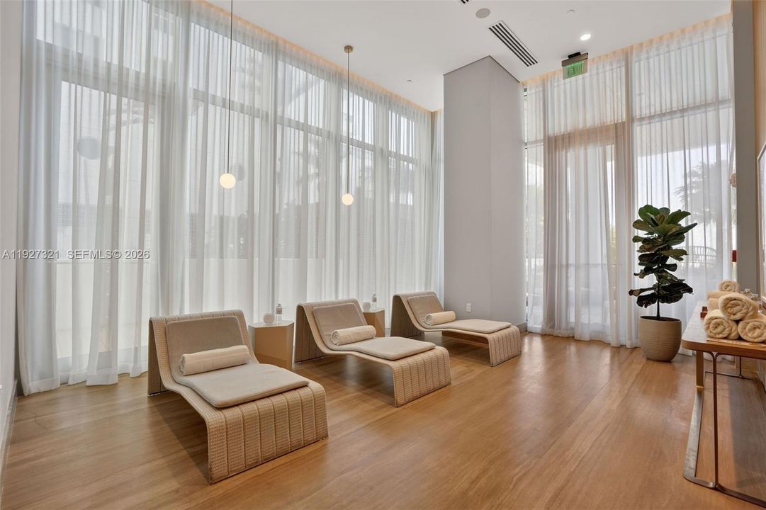 For Sale: $2,850,000 (2 beds, 2 baths, 1245 Square Feet)