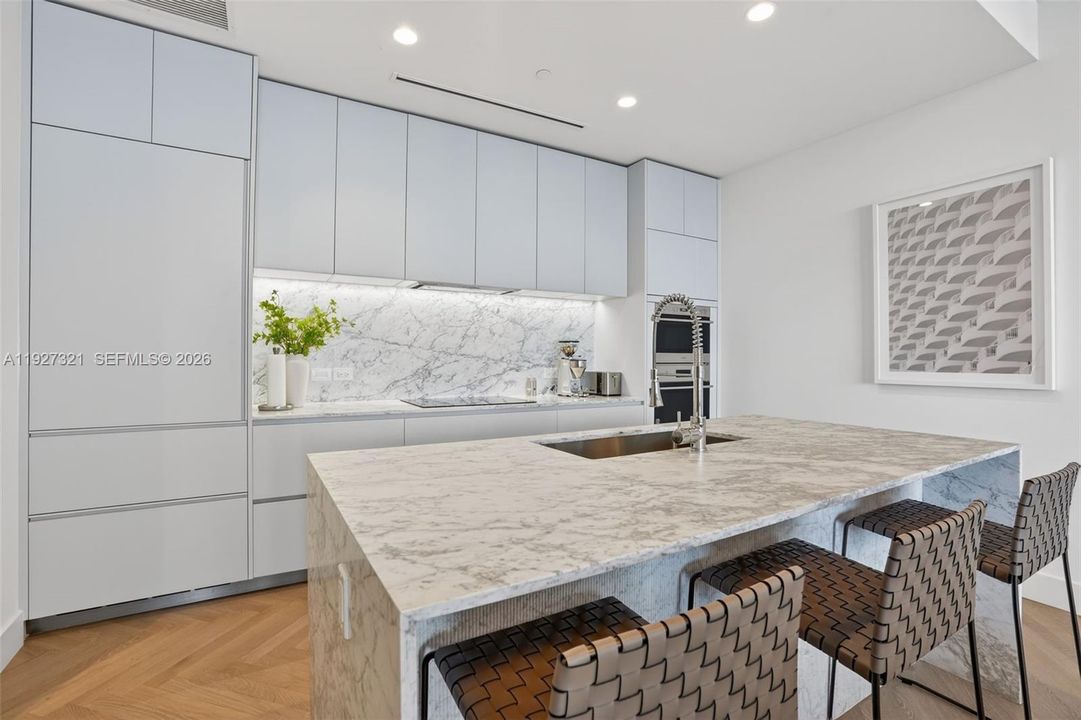 For Sale: $2,850,000 (2 beds, 2 baths, 1245 Square Feet)