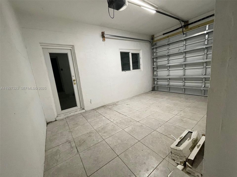 В аренду: $2,700 (2 спален, 1 ванн, 812 Квадратных фут)