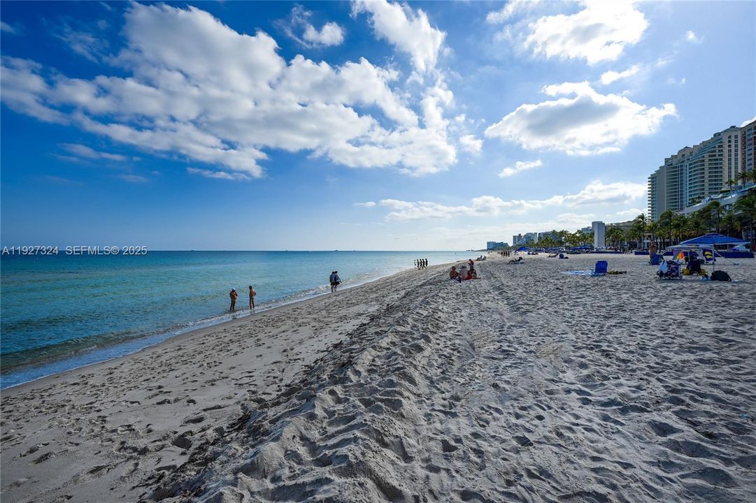 For Rent: $10,000 (2 beds, 2 baths, 1395 Square Feet)