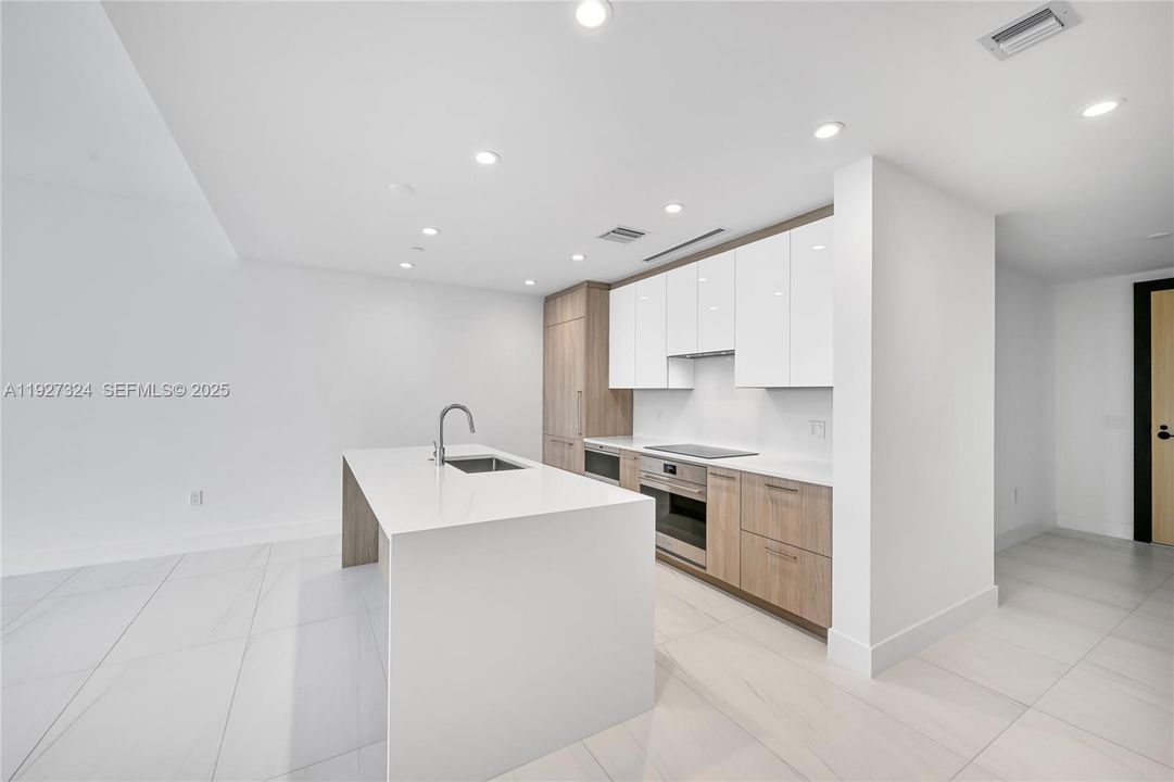 For Rent: $10,000 (2 beds, 2 baths, 1395 Square Feet)