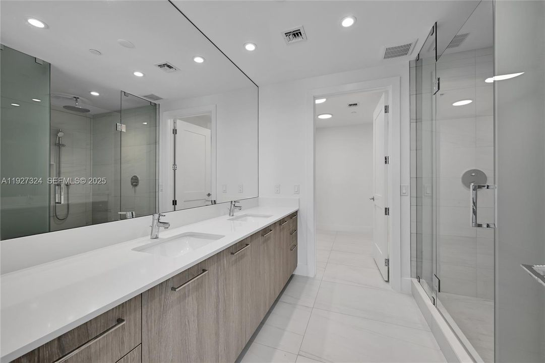 For Rent: $10,000 (2 beds, 2 baths, 1395 Square Feet)