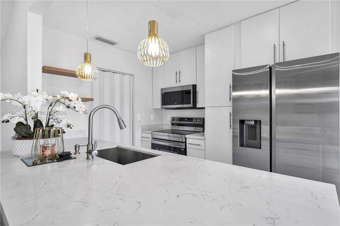 出租: $3,200 (3 贝兹, 2 浴室, 1276 平方英尺)