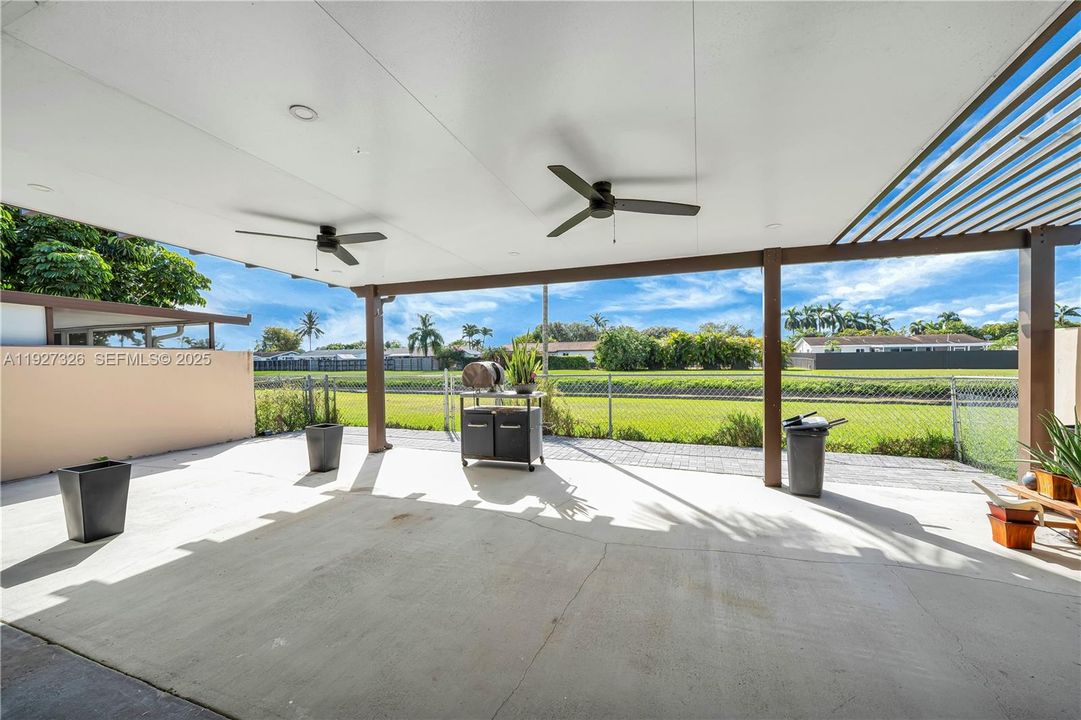 出租: $3,200 (3 贝兹, 2 浴室, 1276 平方英尺)