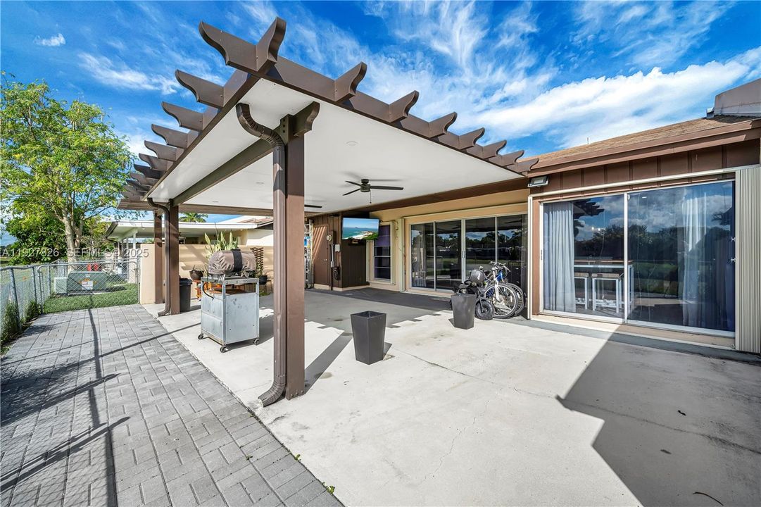 出租: $3,200 (3 贝兹, 2 浴室, 1276 平方英尺)