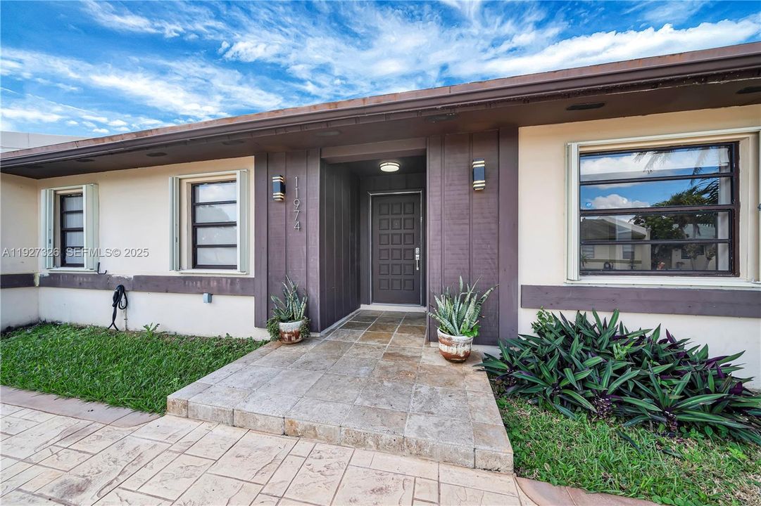 出租: $3,200 (3 贝兹, 2 浴室, 1276 平方英尺)